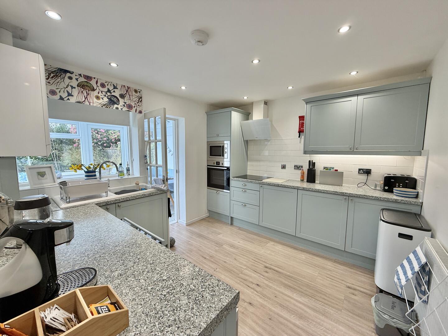 2 bed property in Victoria Road, Truro